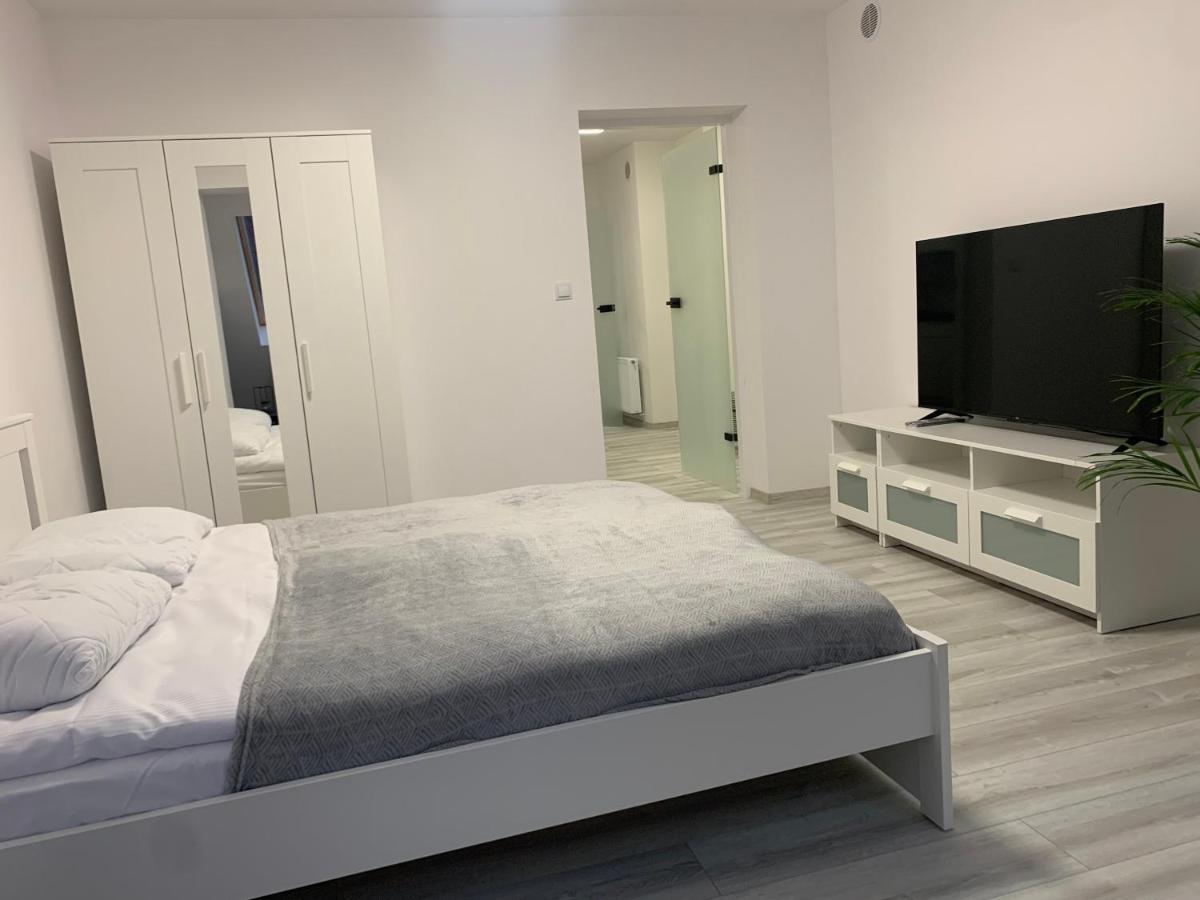 Apartamenty Przy Deptaku ชวีโนวิชแจ ภายนอก รูปภาพ