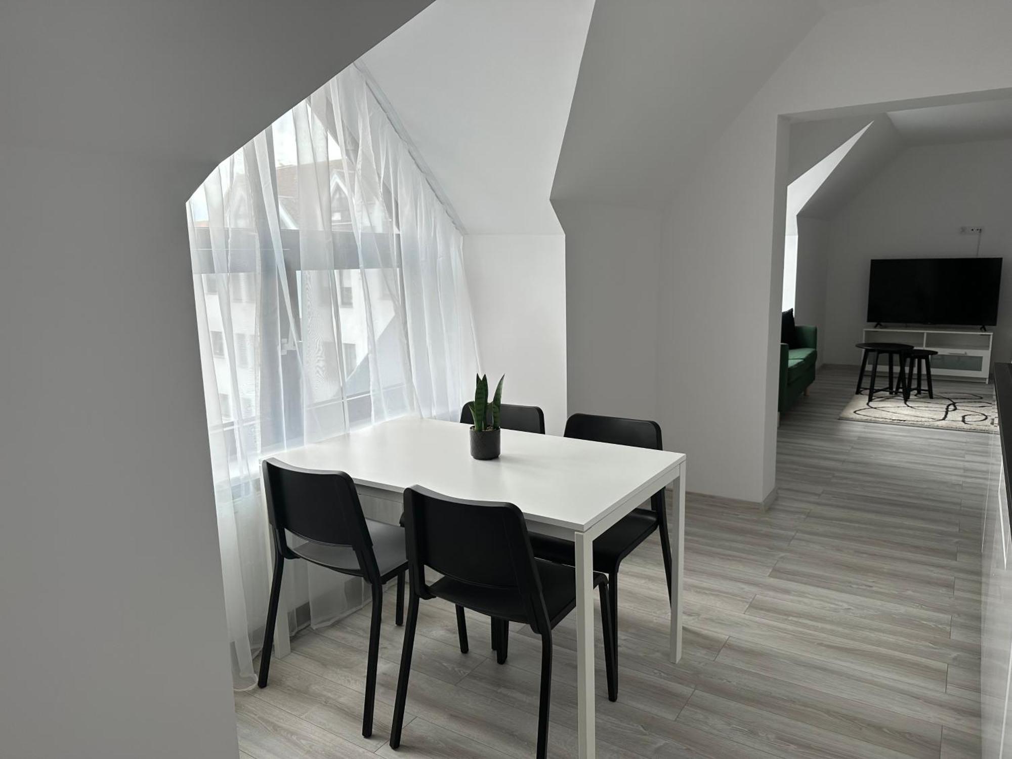 Apartamenty Przy Deptaku ชวีโนวิชแจ ภายนอก รูปภาพ
