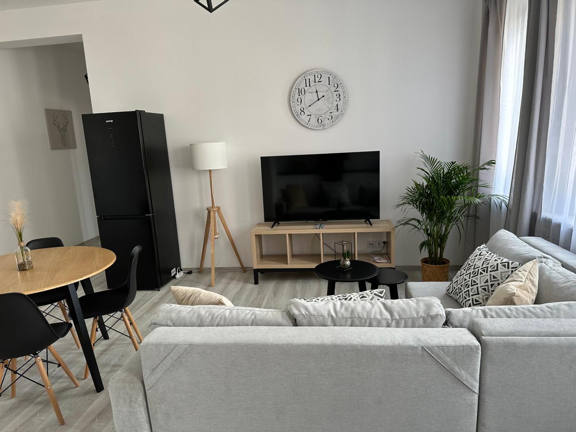 Apartamenty Przy Deptaku ชวีโนวิชแจ ภายนอก รูปภาพ