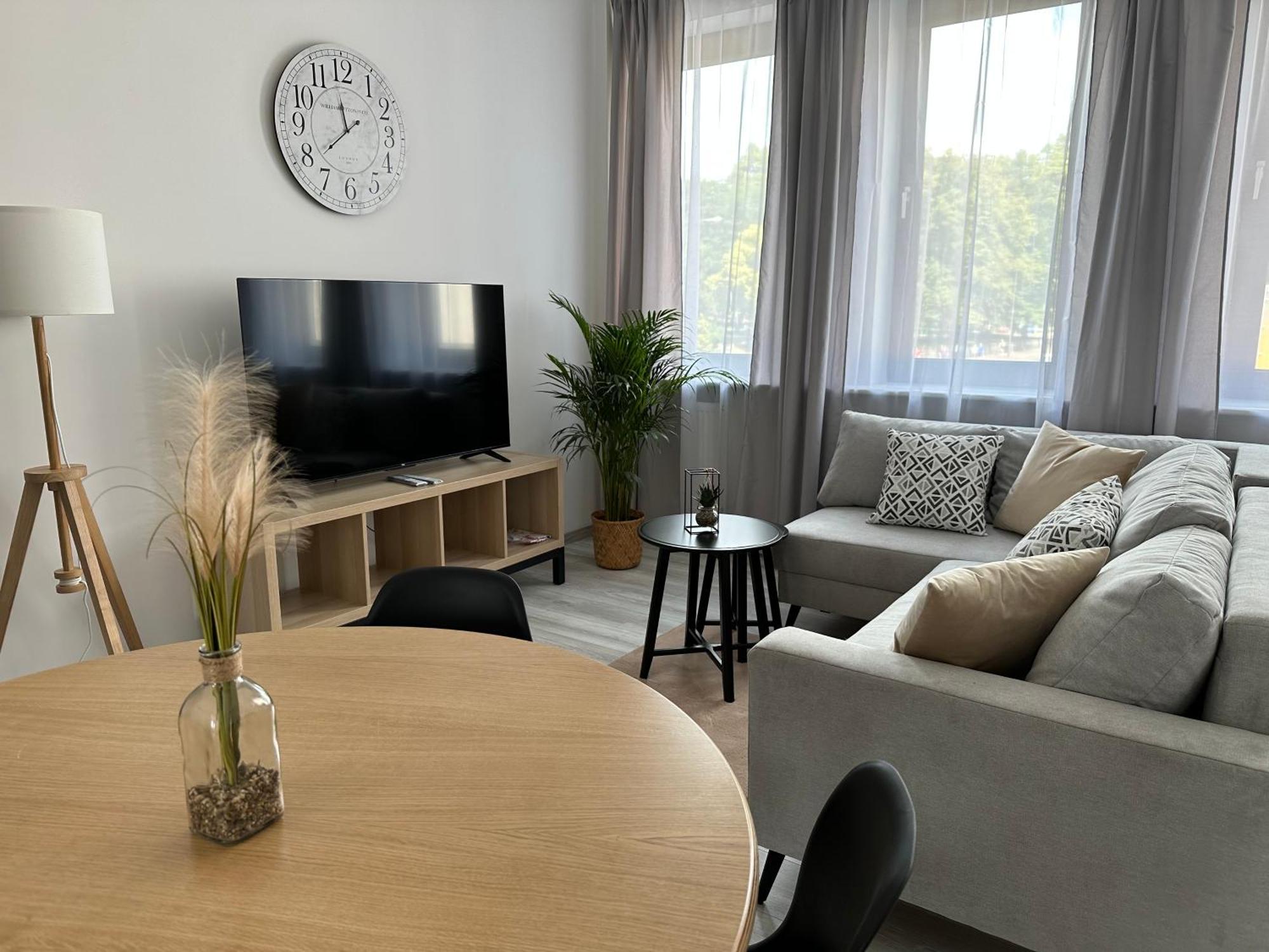 Apartamenty Przy Deptaku ชวีโนวิชแจ ภายนอก รูปภาพ