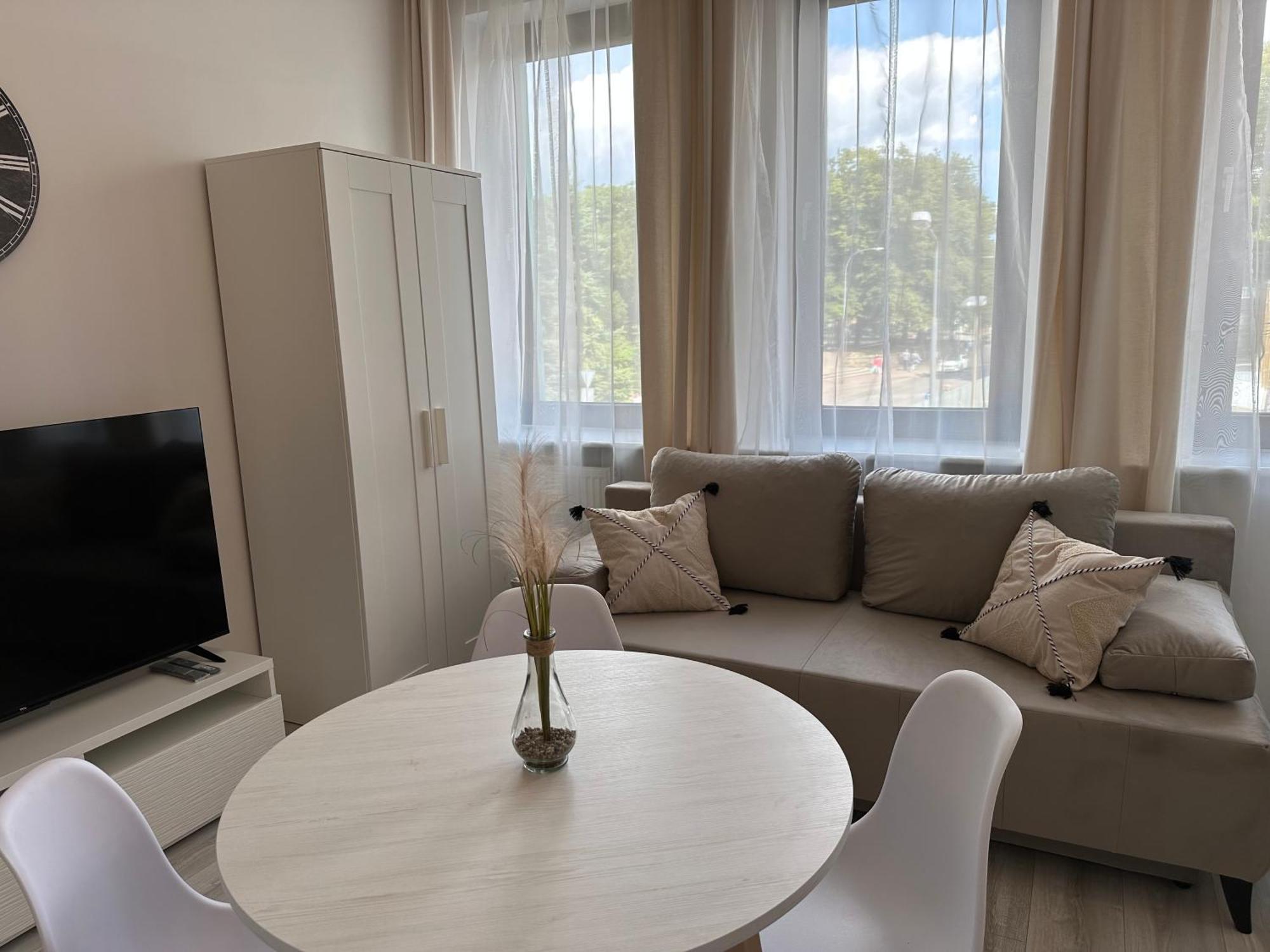 Apartamenty Przy Deptaku ชวีโนวิชแจ ภายนอก รูปภาพ